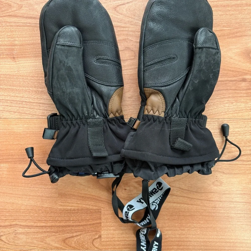 Swany Black Kids Mittens - Picture 2 of 3